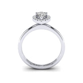 Gabriano Maritza 3 tırnaklı tektaş yüzük; GIA-HRD sertifikalı damla pırlanta ve beyaz altın montürün yandan görünüşü